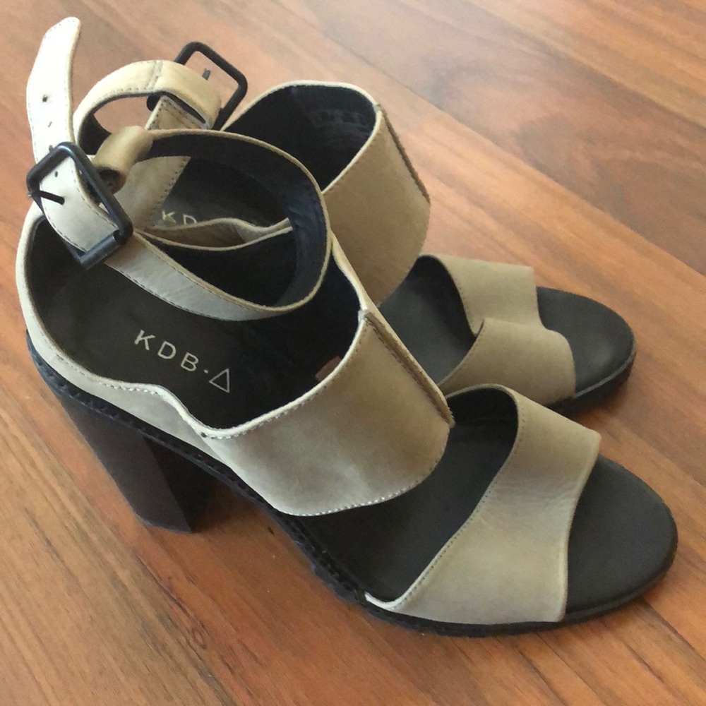 KELSIE DAGGER Taupe Heels